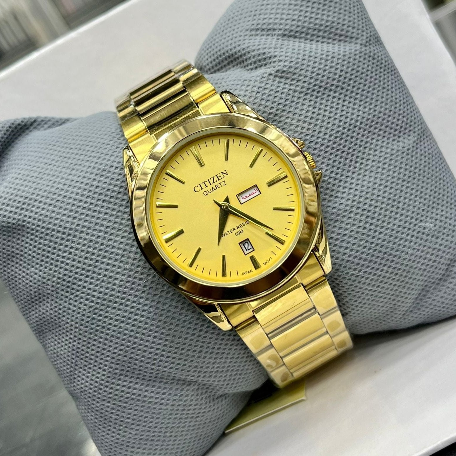 Citizen Wrist Watch
Material: Stainless Steel
Dial Diameter: 40 mm
Madina Gift