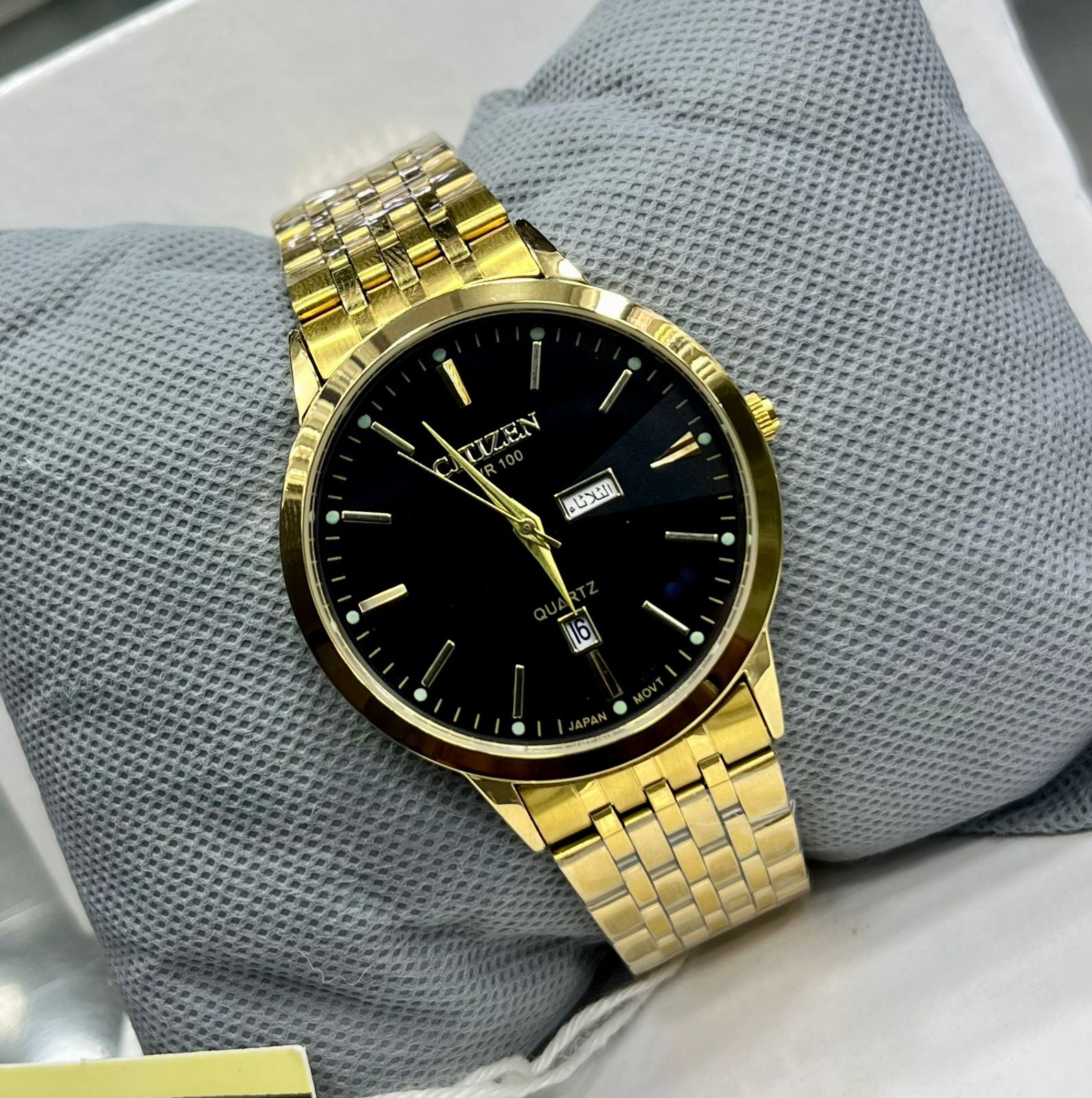 Citizen Wrist Watch
Material: Stainless Steel
Dial Diameter: 40 mm
Madina Gift