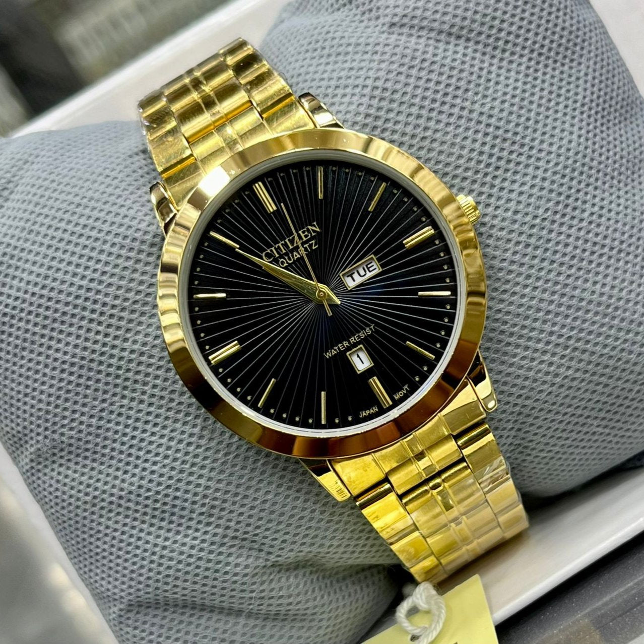 Citizen Wrist Watch
Material: Stainless Steel
Dial Diameter: 40 mm
Dial Colors: Black
Madina Gift