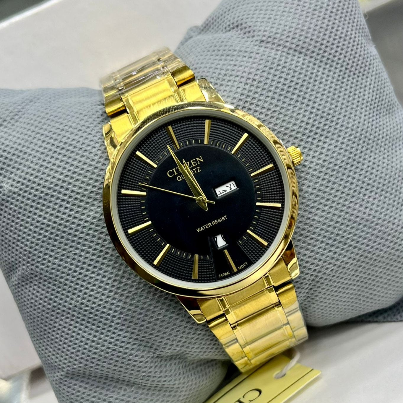 Citizen Wrist Watch
Material: Stainless Steel
Dial Diameter: 40 mm
Dial Colors: Gold
Madina Gift Karachi