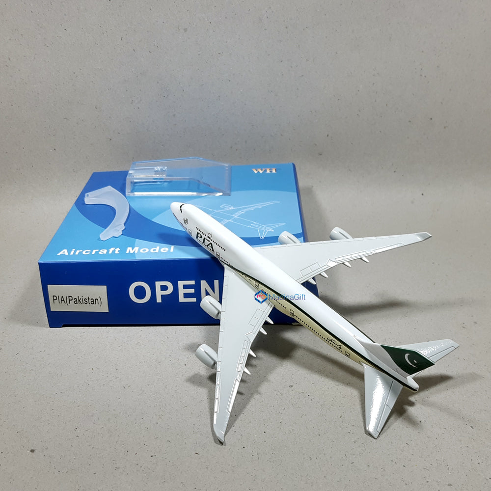 Pakistan International Airlines (PIA) Boeing 747 Diecast Model 1:4 - 16 CM